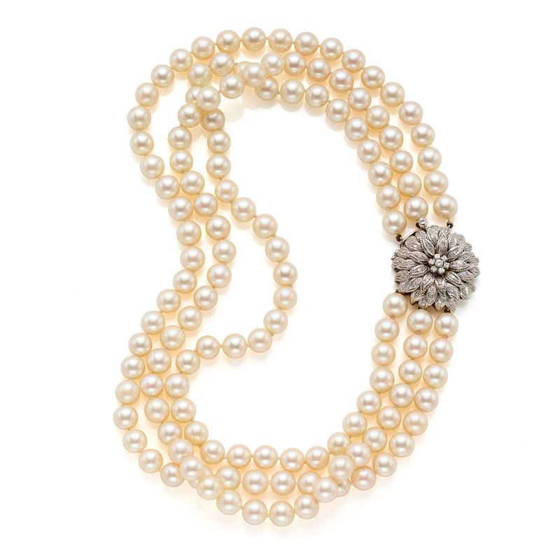 Collier di perle con chiusura in oro e diamanti