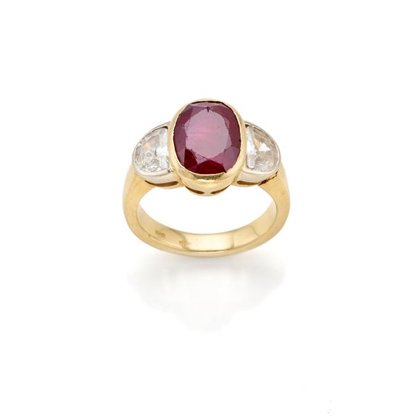 Anello in oro con diamanti e rubino 