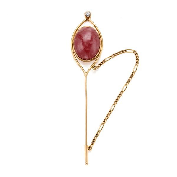 Gold pin 