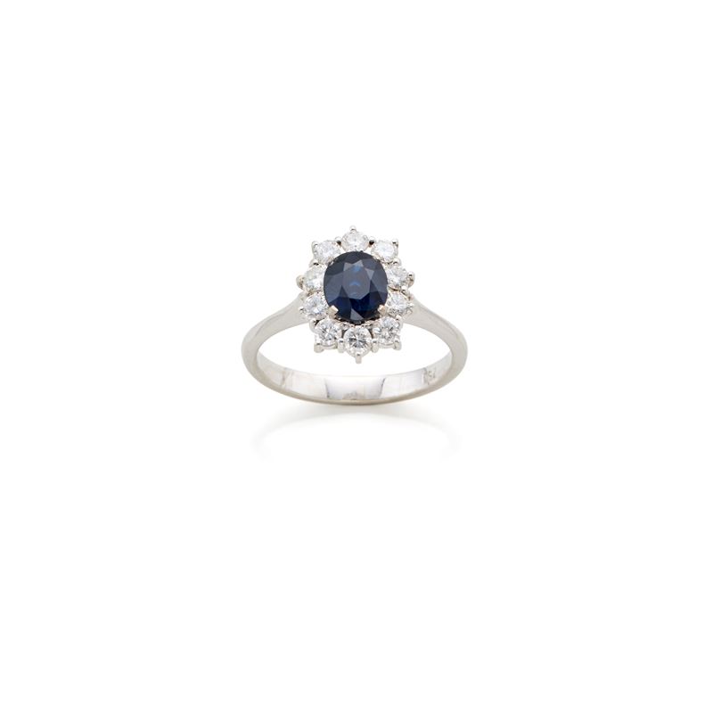 Anello in oro con zaffiro e diamanti