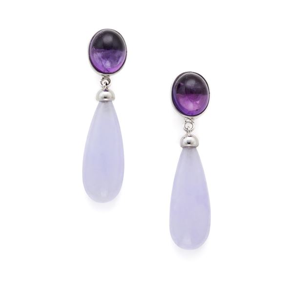 Gold earrings with amethysts and jadeite