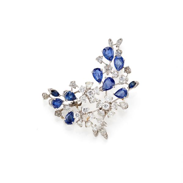 Gold brooch with diamonds and sapphires  - Auction GIOIELLI, OROLOGI E LUXURY GOODS - Faraone Casa d'Aste