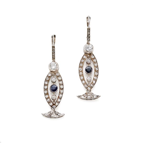 Orecchini in oro con diamanti e zaffiri  - Asta GIOIELLI, OROLOGI E LUXURY GOODS - Faraone Casa d'Aste