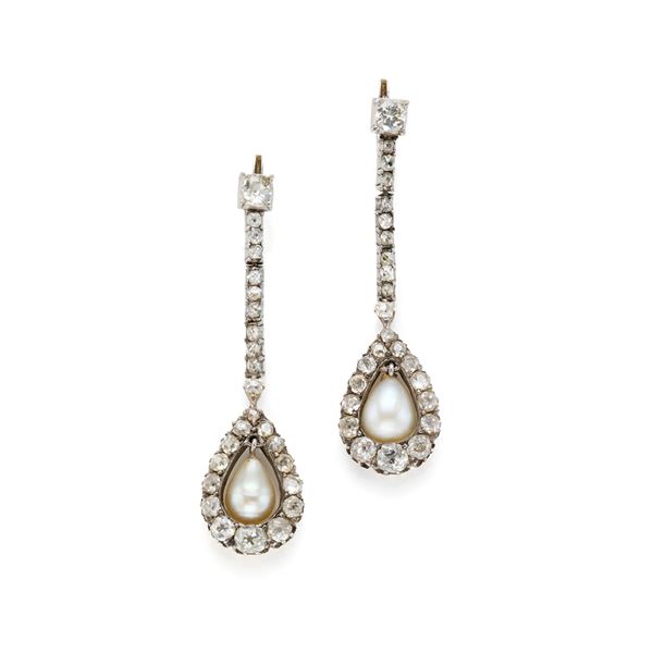 Gold earrings with diamonds and natural pearls