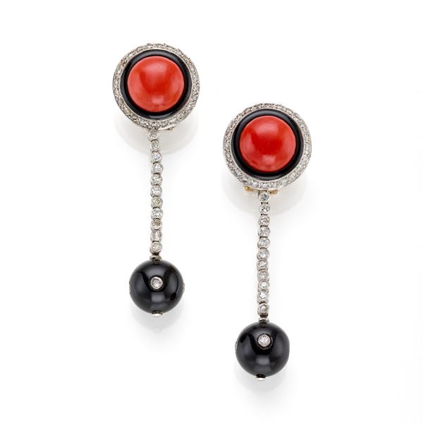 Platinum earrings with diamonds, onyx and coral  - Auction GIOIELLI, OROLOGI E LUXURY GOODS - Faraone Casa d'Aste