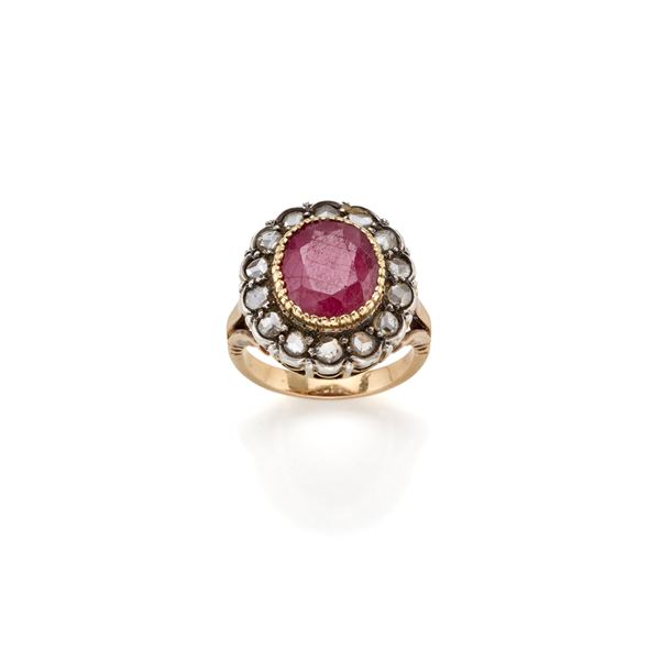 Anello in oro e argento con rubino e diamanti