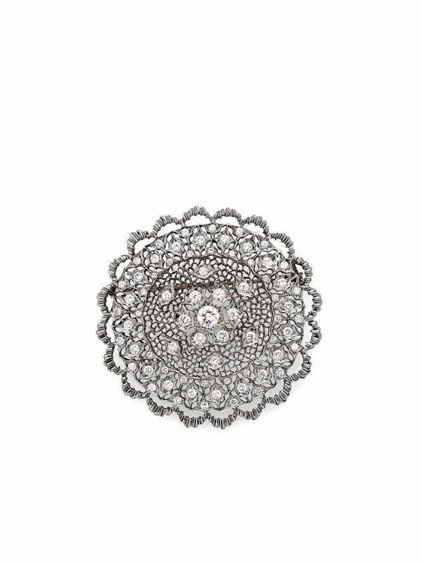 Spilla in oro bianco e diamanti.  - Asta Gioielli e Orologi del XX Secolo - Faraone Casa d'Aste