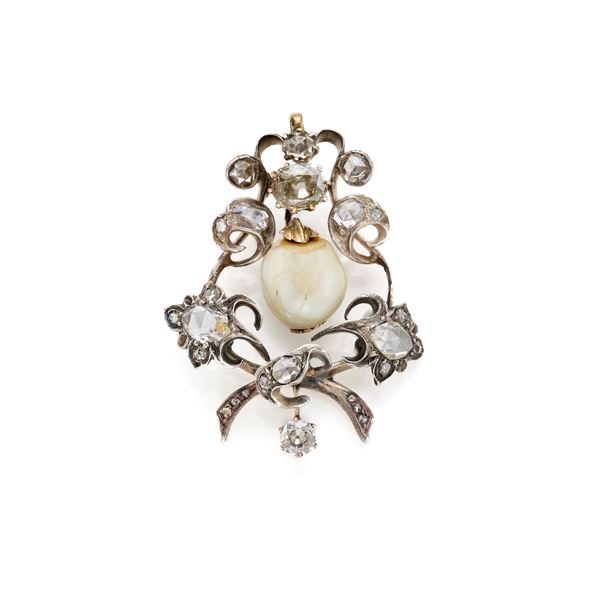 Pendente in oro e argento con diamanti e perla