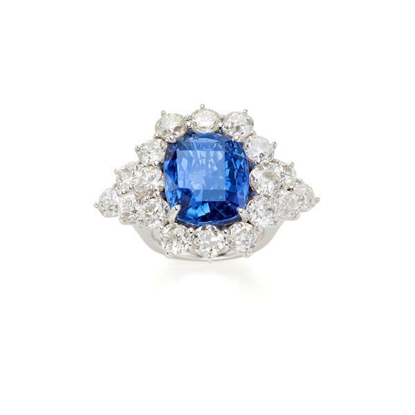 Gold ring with diamonds and sapphire