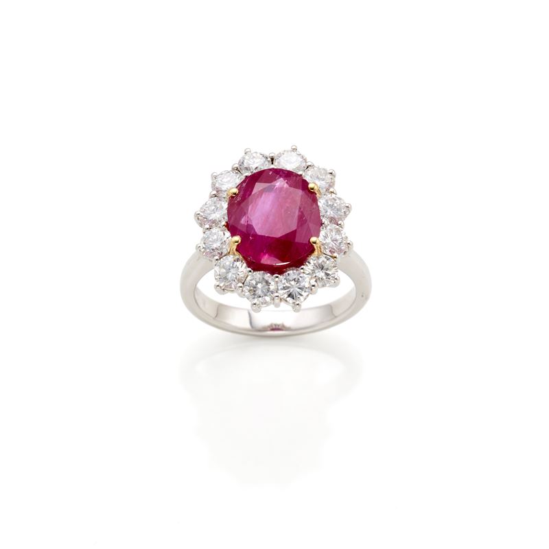 Anello in Oro con Diamanti e Rubino