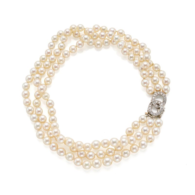 Collana di perle con chiusura in oro e diamanti
