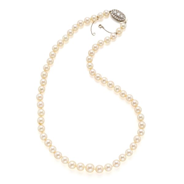 Pearl necklace with gold and diamond clasp