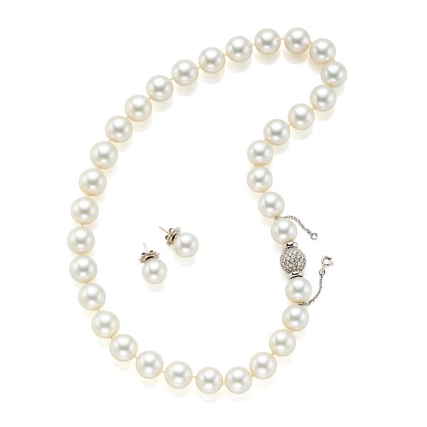 Collana e orecchini in oro con perle