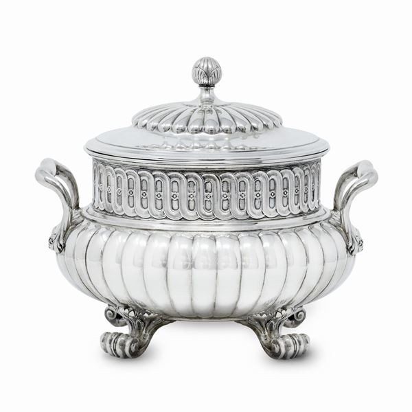 Centrotavola in argento  - Auction Gioielli e Orologi del XX Secolo - Faraone Casa d'Aste
