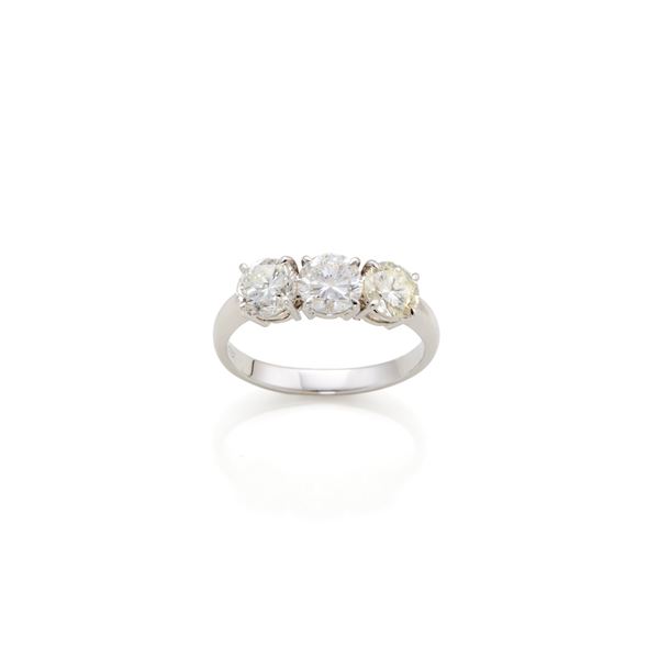 Anello in oro con diamanti