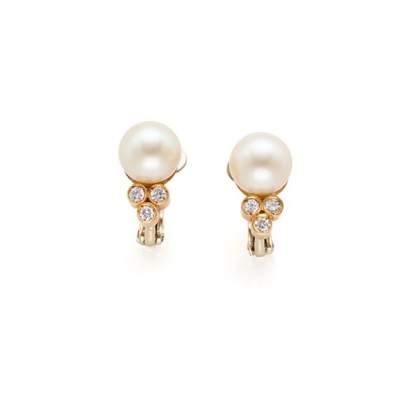 Gold earrings with pearls and diamonds