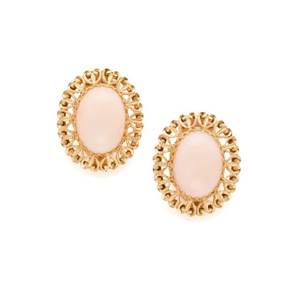 Gold earrings and ring with corals and diamonds