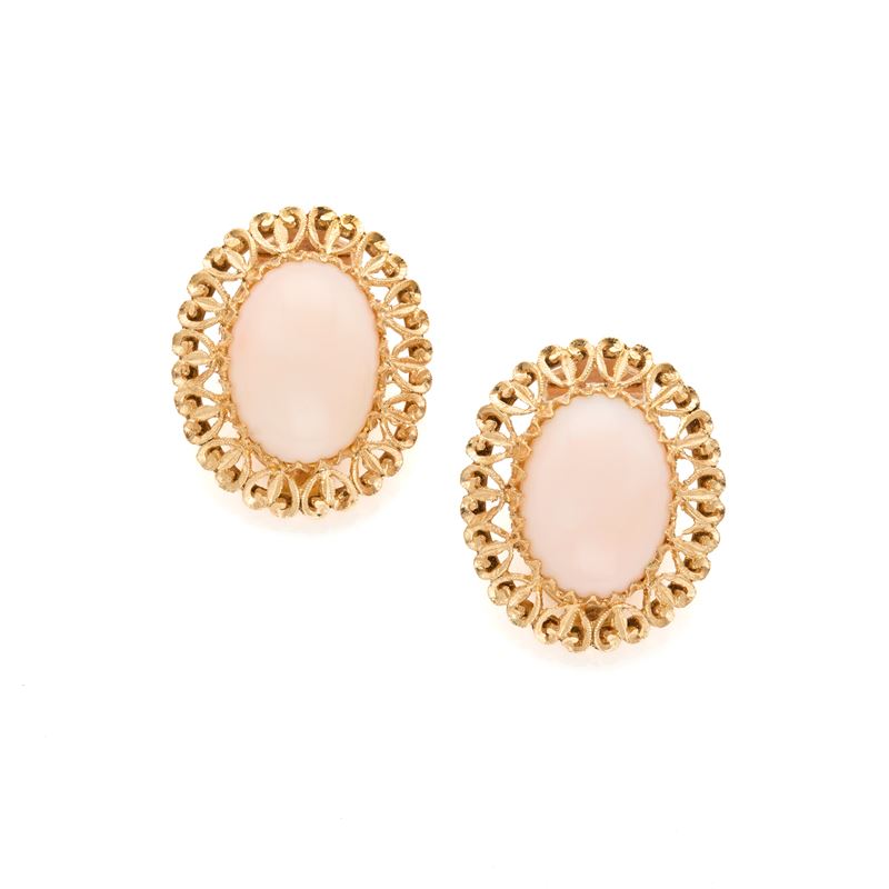Orecchini in oro con coralli