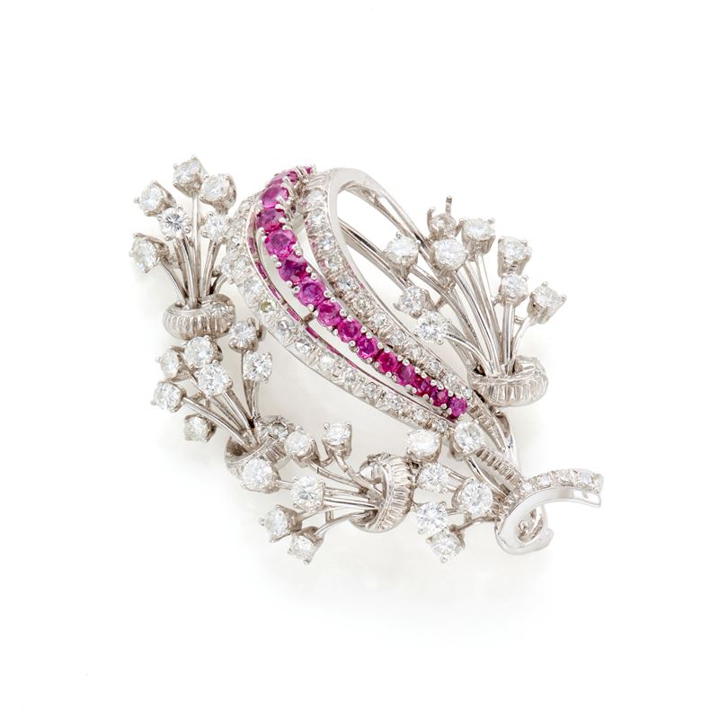 Spilla in oro con diamanti e rubini