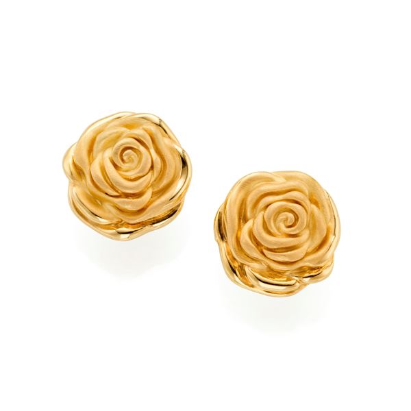 Gold earrings 