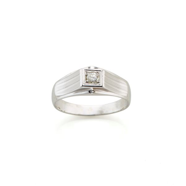 Gold ring with diamond