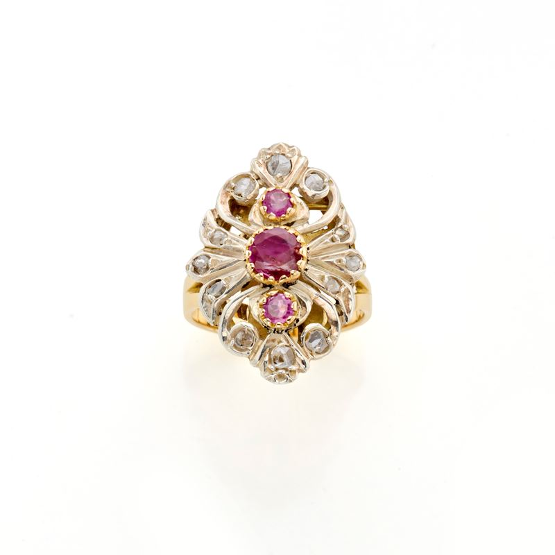 Anello in oro con diamanti e rubini