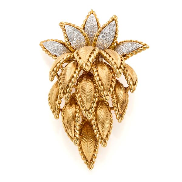 Gold and diamond brooch