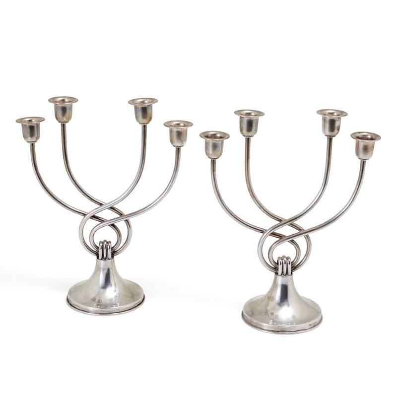 Due candelabri in argento