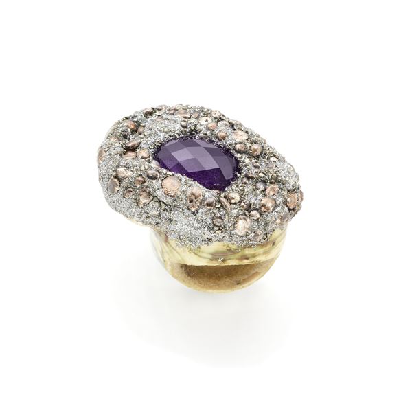Ring with amethyst