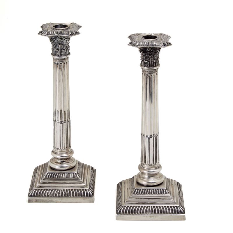 Coppia di candelieri in argento