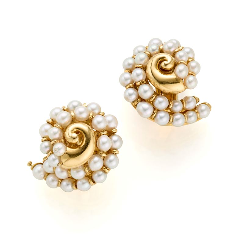 Bulgari, Orecchini a forma di nautilus in oro giallo 18 Kt con perle coltivate