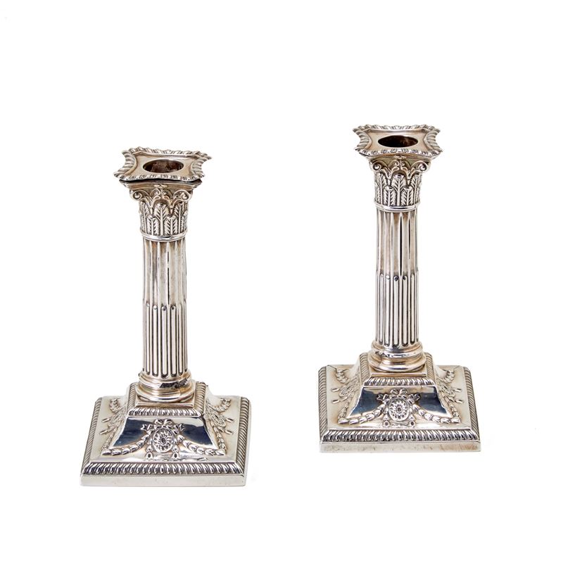Coppia di candelieri in argento