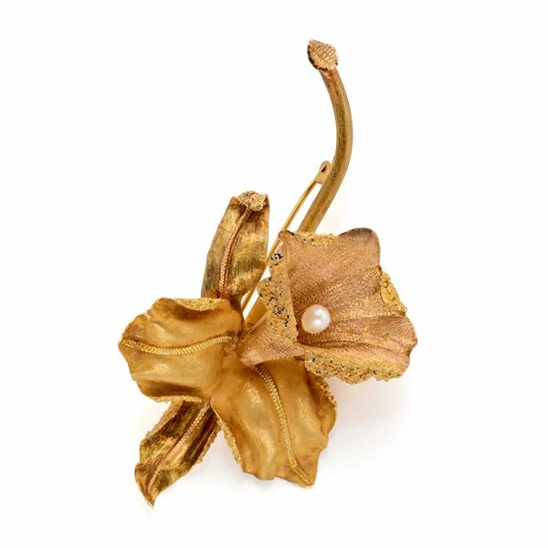 Gold brooch