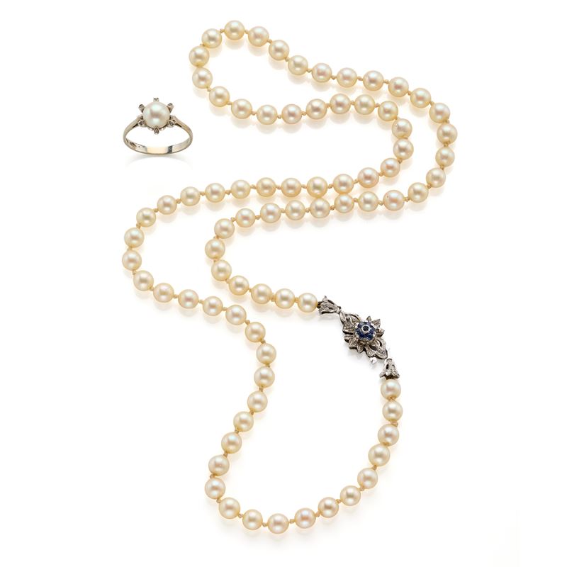 Collana di perle e anello