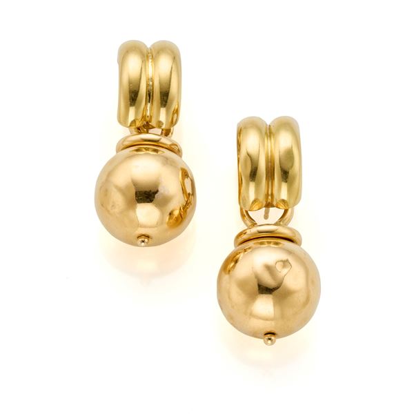 Gold pendant earrings