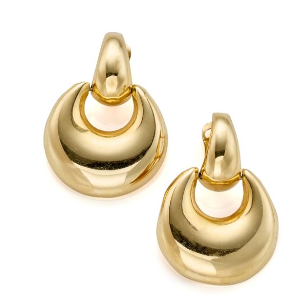 Gold pendant earrings