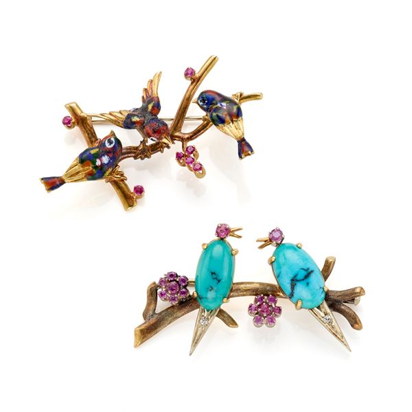 Gold lot consisting of two brooches in the shape of birds