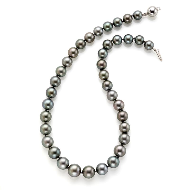 Collana di perle grigie coltivate con chiusura in oro bianco 18 Kt