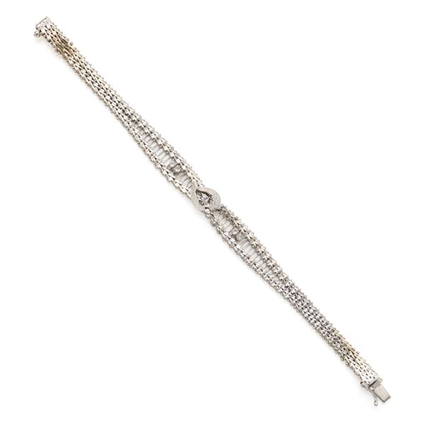 Gold bracelet with colourless gemstones