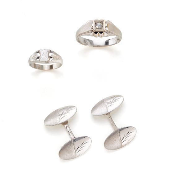 Gold lot consisting of two rings and a pair of cufflinks