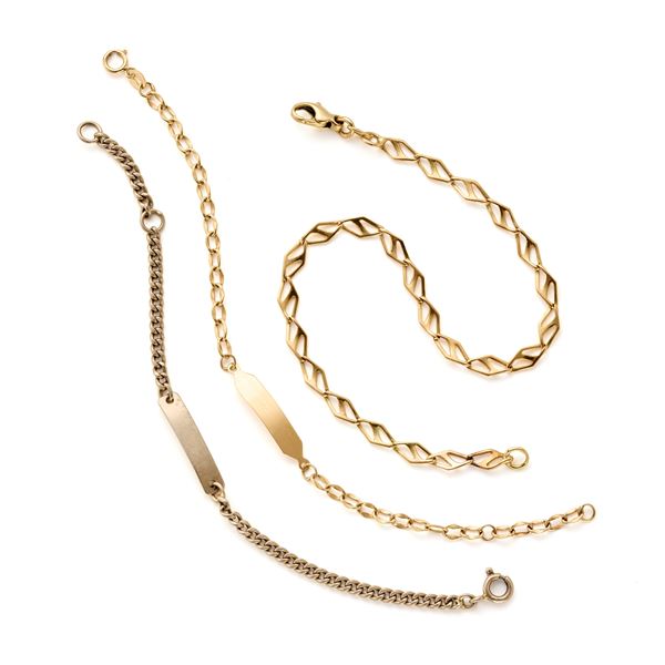 Lot consisting of three gold bracelets