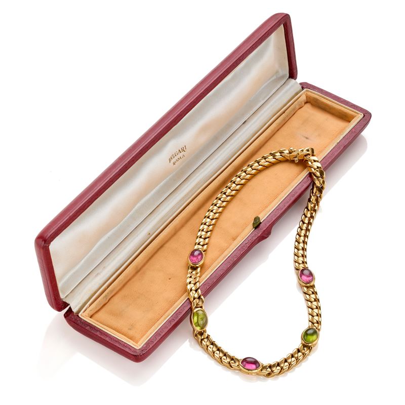 Bulgari, Collana in oro giallo con tormaline cabochon rosa e verdi