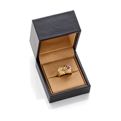 Bulgari, Anello in oro giallo 18 Kt con diamante e corindoni a cuore