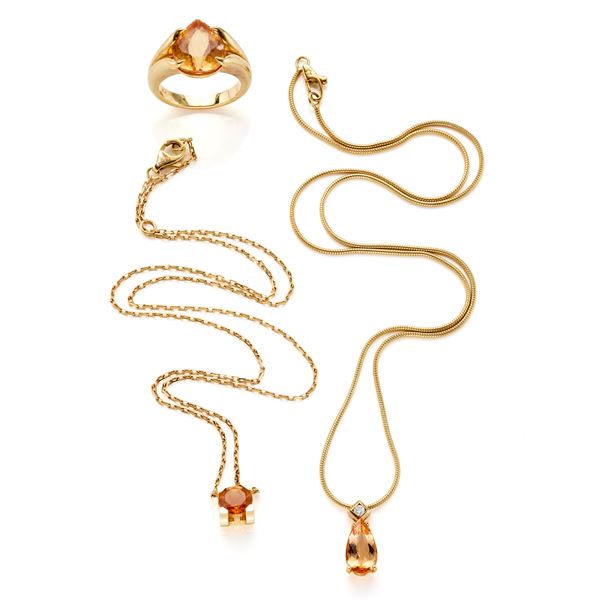Gold lot consisting of two necklaces and a ring with topaz and quartz