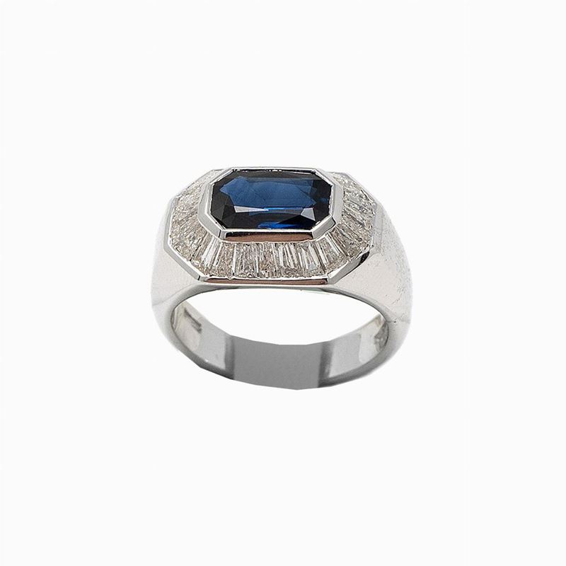 Anello con Zaffiro Taglio Smeraldo