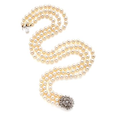 Collier di perle bianche coltivate con chiusura in oro bianco 18 Kt e diamanti