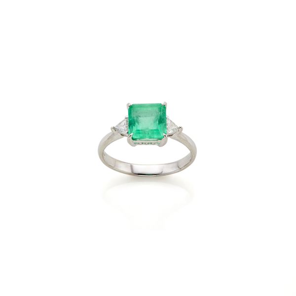 Platinum ring with emerald and diamonds