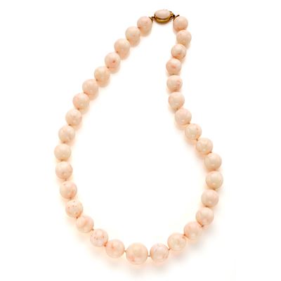 Collana in corallo rosa con chiusura in oro giallo 18 Kt
