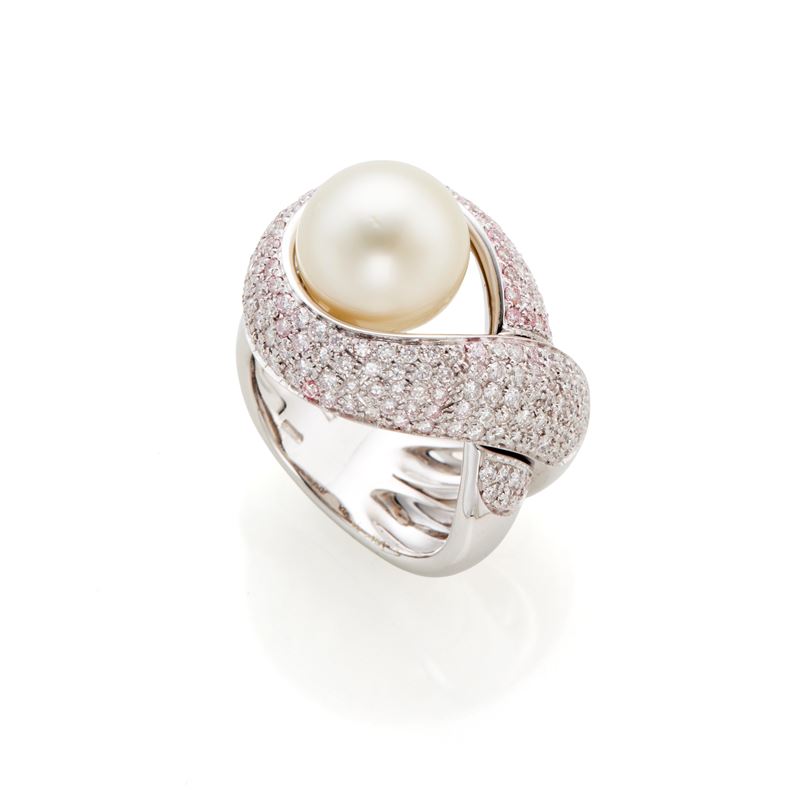 Anello in oro bianco 18 Kt con diamanti e perla coltivata