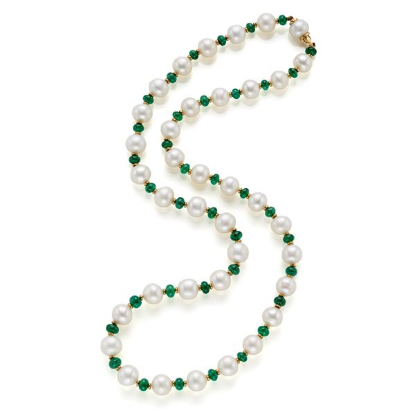 Pearls and emeralds necklace